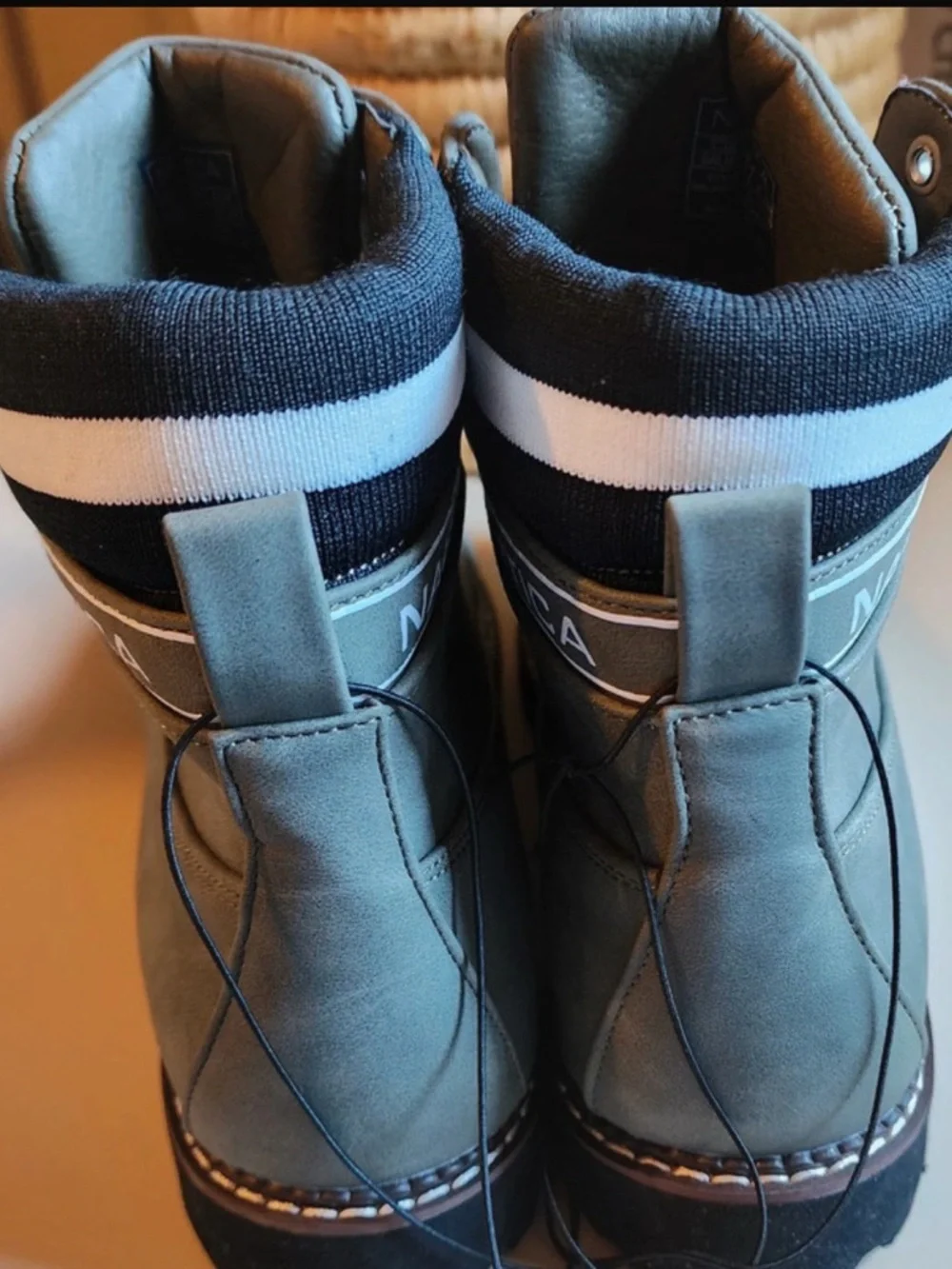 NEW-10 Men’s Y2K  Nautica  Gray Blue Lace-Up Boots with Navy & White Knit